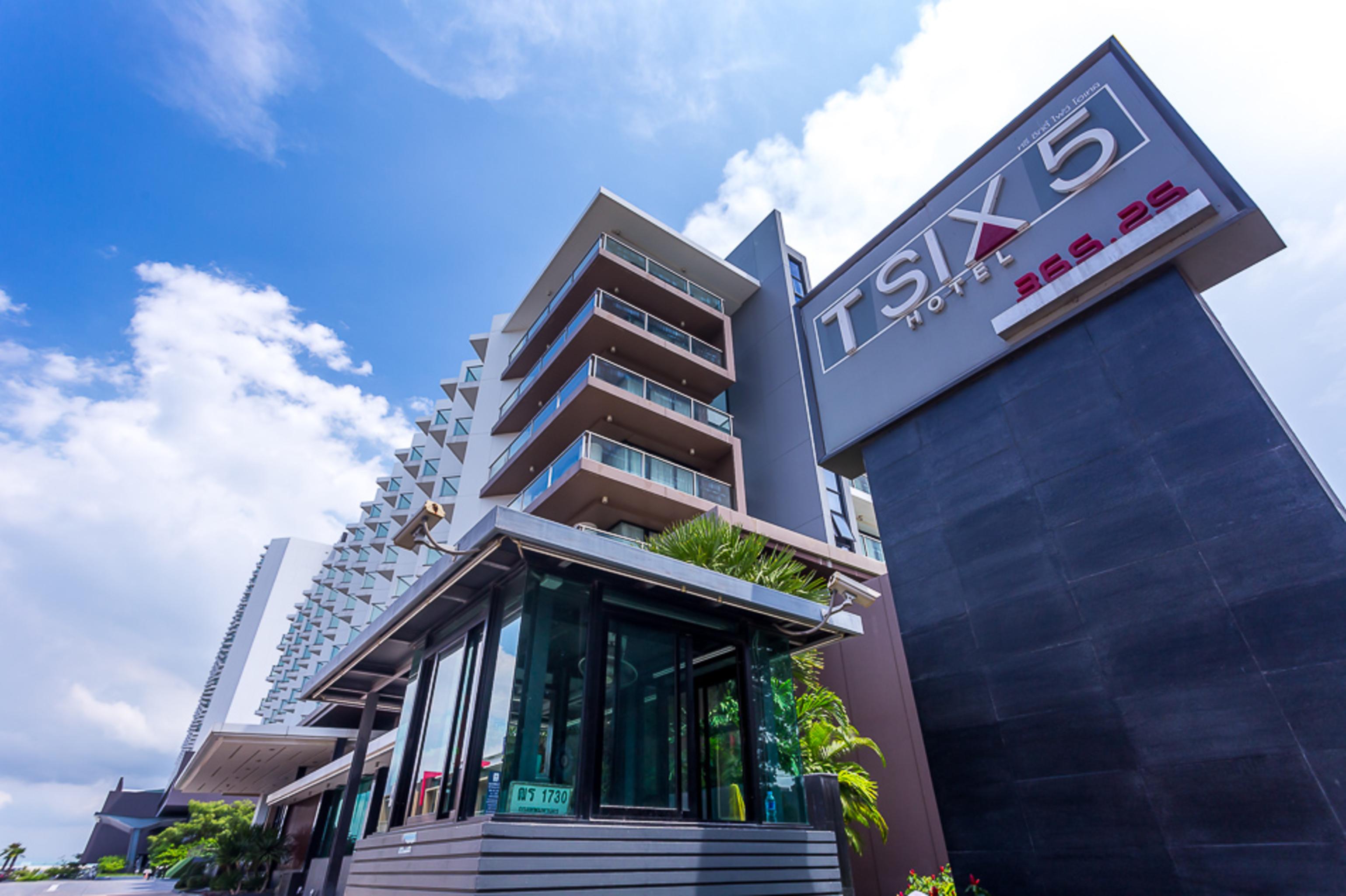 Tsix5 Hotel Pattaya Exteriör bild